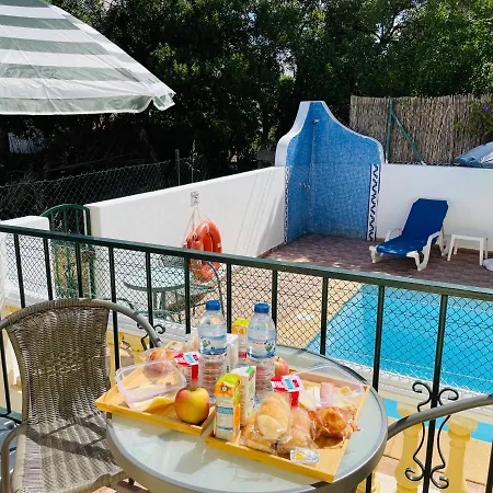 Travellers Guest house *
