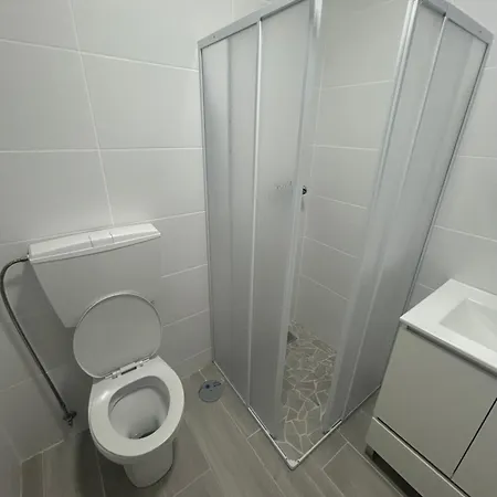 Travellers Guest house *