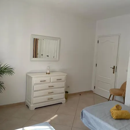 בית הארחה Travellers לאגוּ‏ש