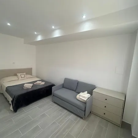 Travellers לאגוּ‏ש