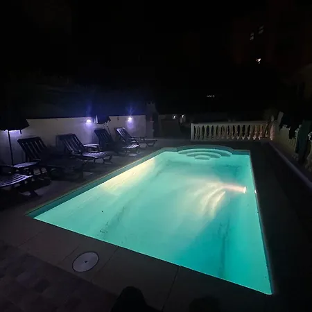 Travellers בית הארחה *